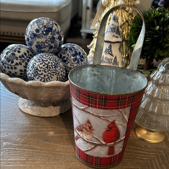 MEW! Winter Holiday Red Plaid Cardinal Bird Metal Wall Vase Bucket - Picture 5 of 10